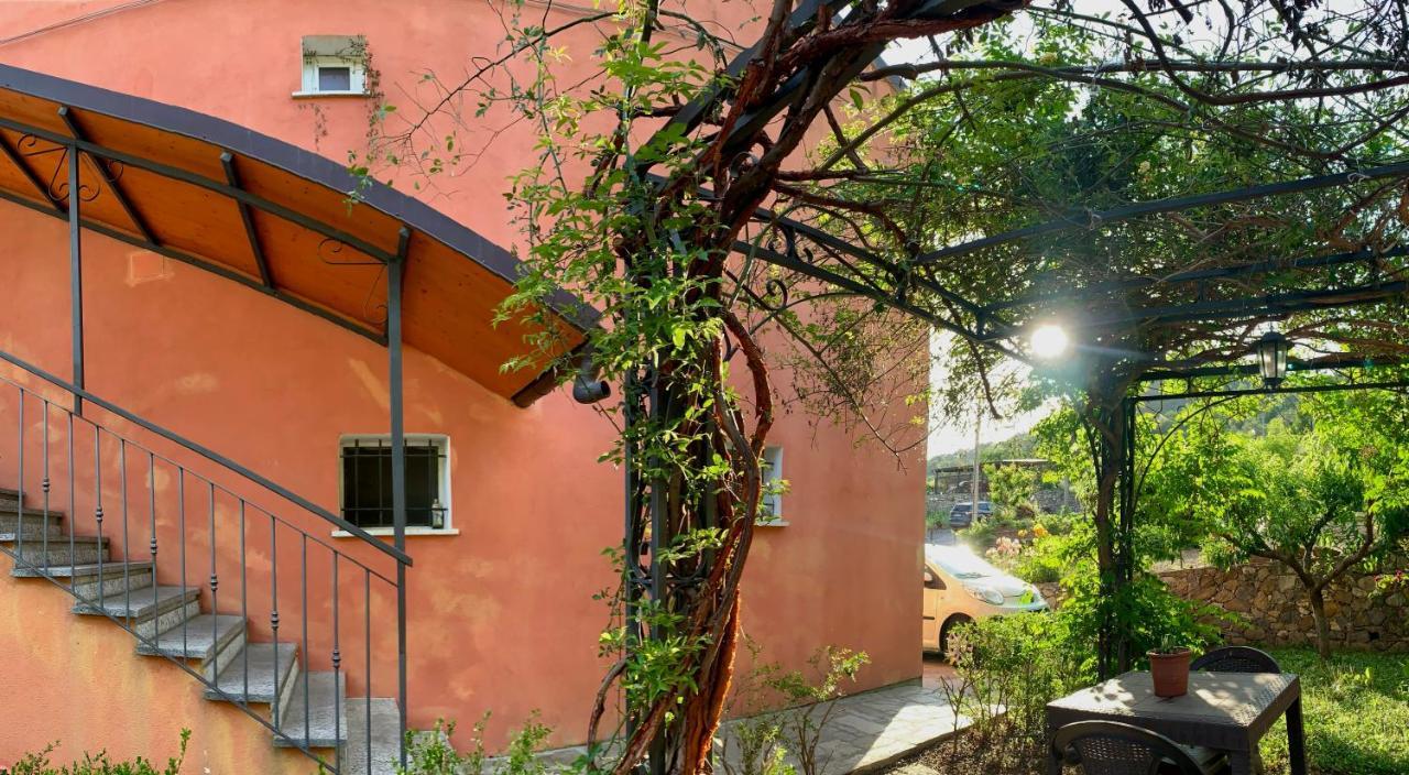 Ligo Acomodação com café da manhã Villanova d'Albenga Exterior foto